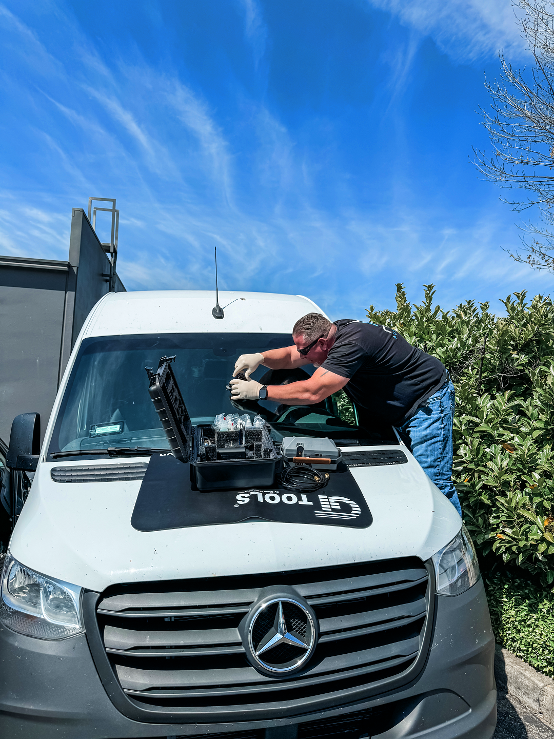 windshield-chip-repair-rocklin-mobile.jpg a tech at nex automotive doing a mobile chip repair in roseville ca